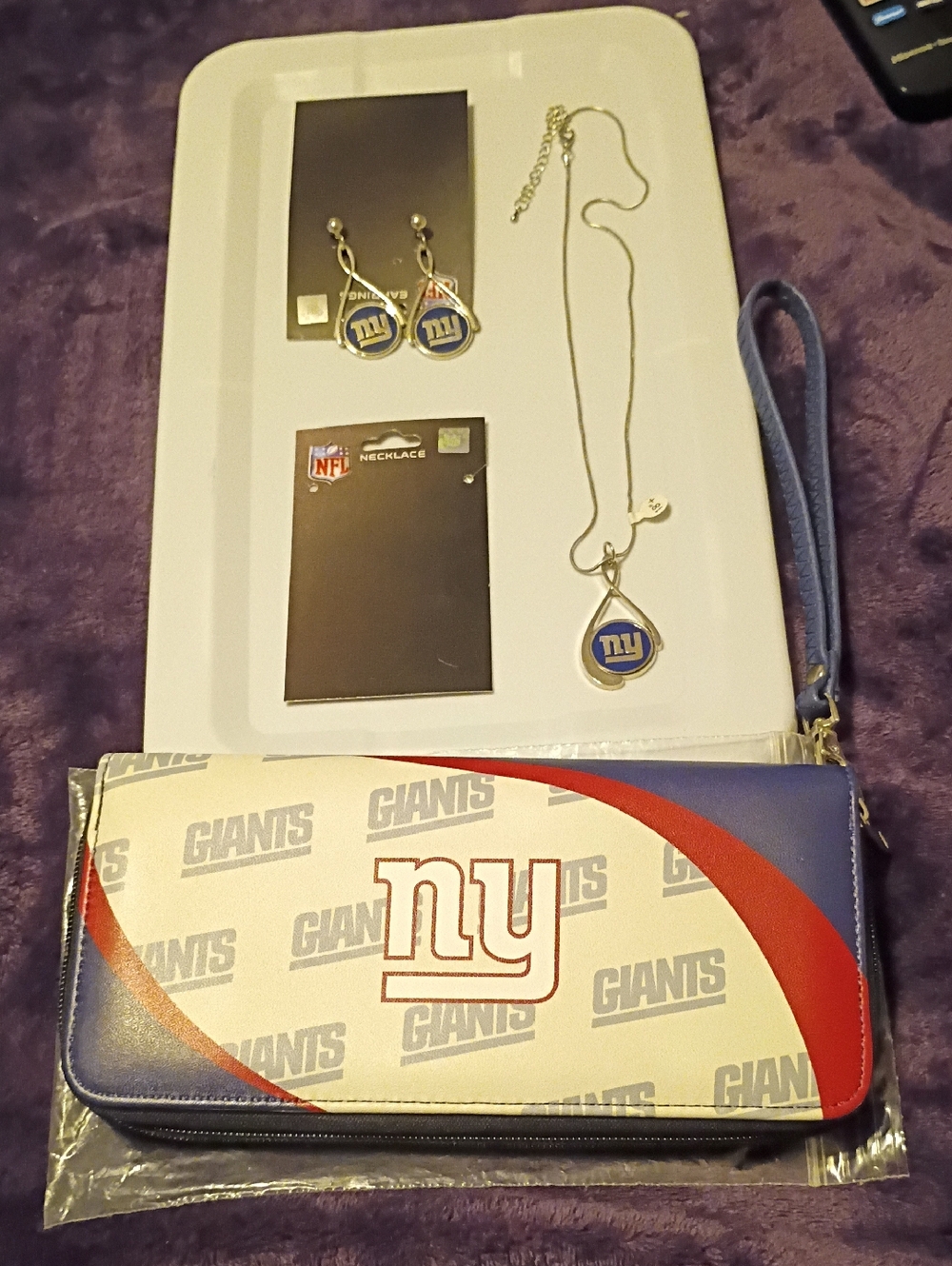 New York Giants Blue & White Wallet, Necklace & Earring Set